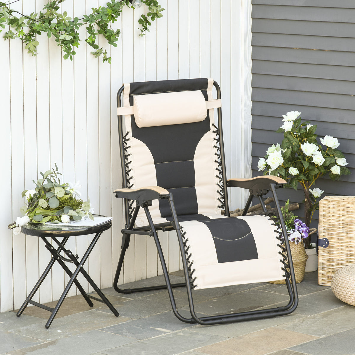 Espreguiçadeira dobrável e reclinável de aço com apoio de cabeça removível Suporte para copos e apoio de braços para jardim externo 90x75x110 cm bege — foto 2