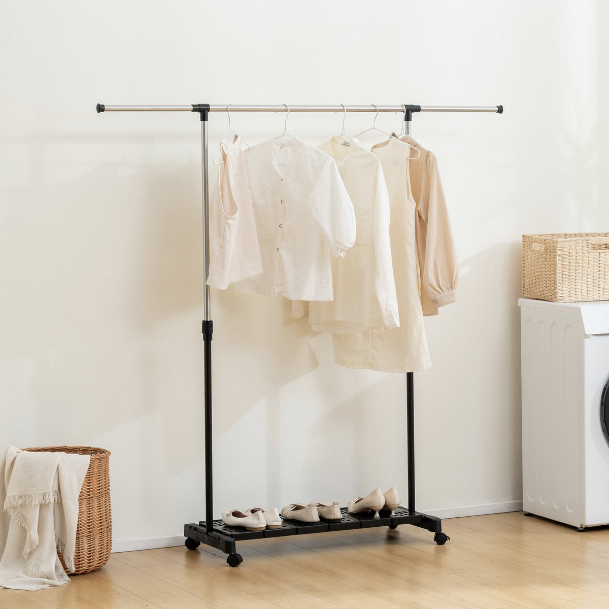 Charriot Extensível com Rodas Charriot de Roupa com Barra de Aço Inoxidável e Prateleira para Sapatos Altura Ajustável para Interior 94-159x42x93-168 cm Preto — foto 2