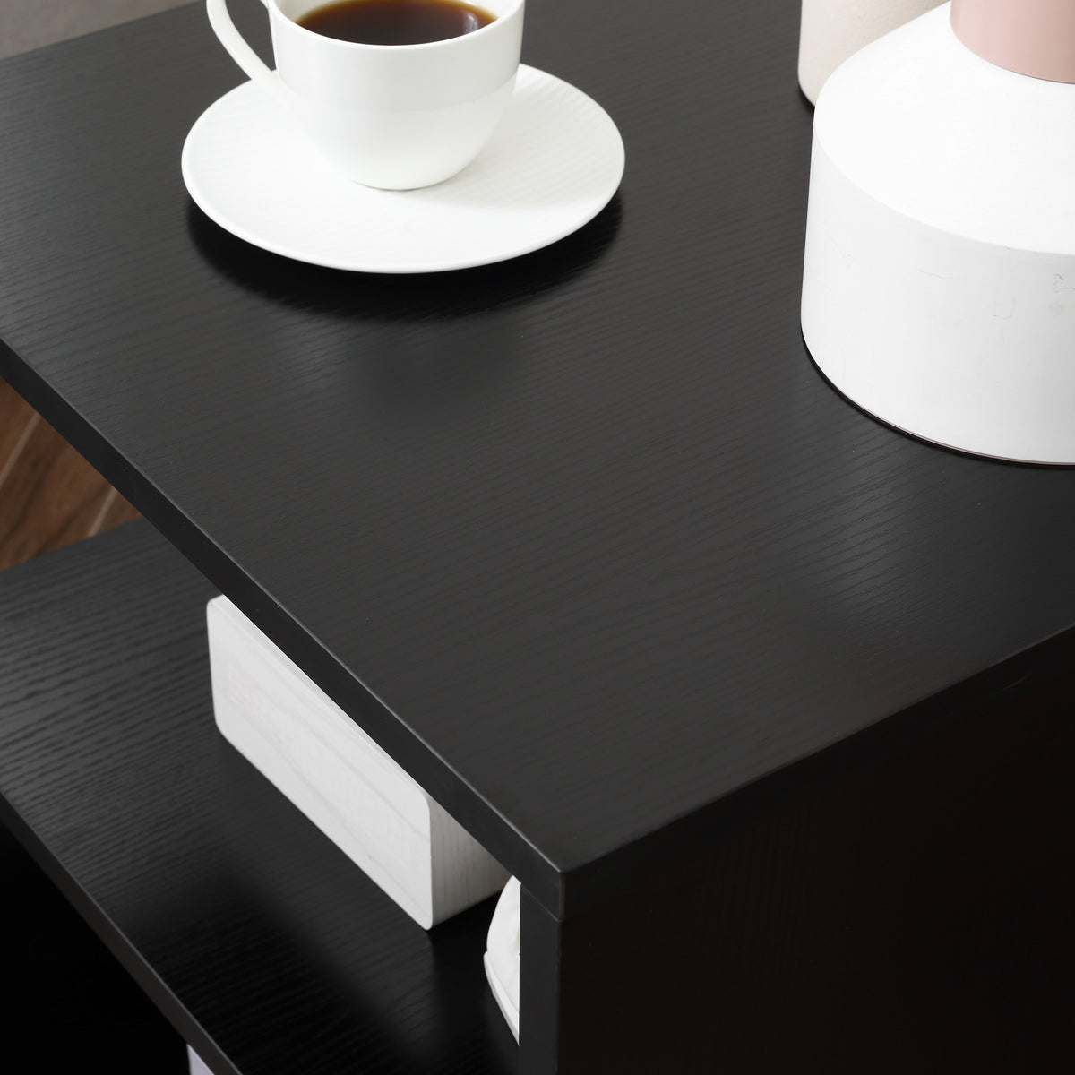 Mesa de Apoio de 3 Níveis Mesa Auxiliar Moderna com Forma de S Prateleiras Abertas e Estrutura de Metal para Sala Quarto 50x50x50 cm Preto Brilhante — foto 7