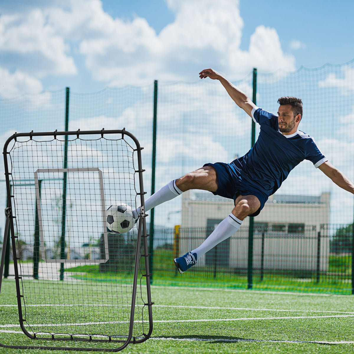Rede de Rebote Dobrável de Metal com 4 Ângulos e Altura Ajustável para Treinamento de Futbol Tênis Béisbol Desportos 123x73x178,5cm Preto — foto 2