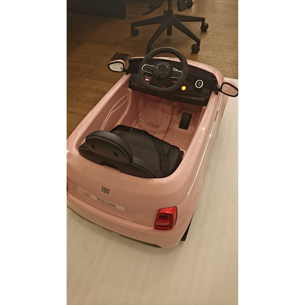 Carro Elétrico Infantil 12V Fiat 500, Bateria de Lítio, 2 Motores, Controlo Remoto, 3-6 Anos, Rosa — foto 1