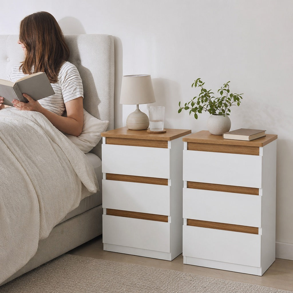 Conjunto de 2 Mesas de Cabeceira com 3 Gavetas Mesas de Cabeceira para Dormitório Estreitas 40x30x59,5 cm Branco — Em utilização | In use