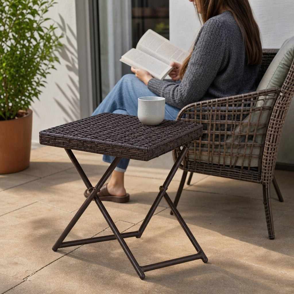 Mesa de Jardim em Vime Sintético Mesa de Terraço Exterior Dobrável com Pés Cruzados e Estrutura de Aço para Pátio Varanda 40x40x40 cm Marróm — Em utilização | In use