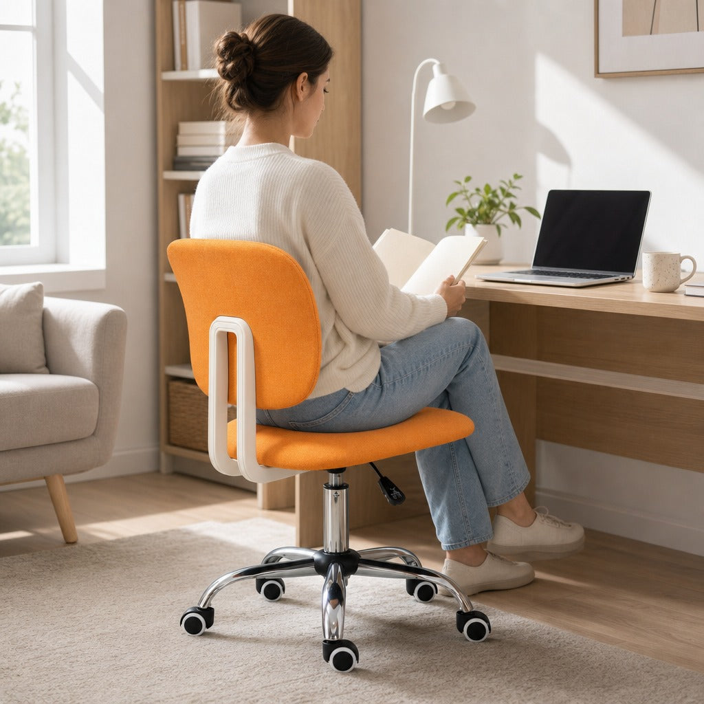 Cadeira de Escritório sem Braços Cadeira de Escritório Giratória Estofada em Tecido com Altura Ajustável Estilo Moderno Carga 120 kg 48x53x80-90 cm Laranja — Em utilização | In use