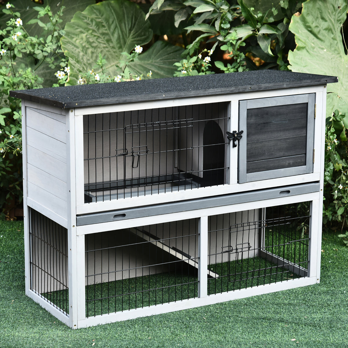 Gaiola de madeira para coelhos ao ar livre com rampa bandeja removível 2 andares e 2 portas 108x45x78 cm cinza — foto 2