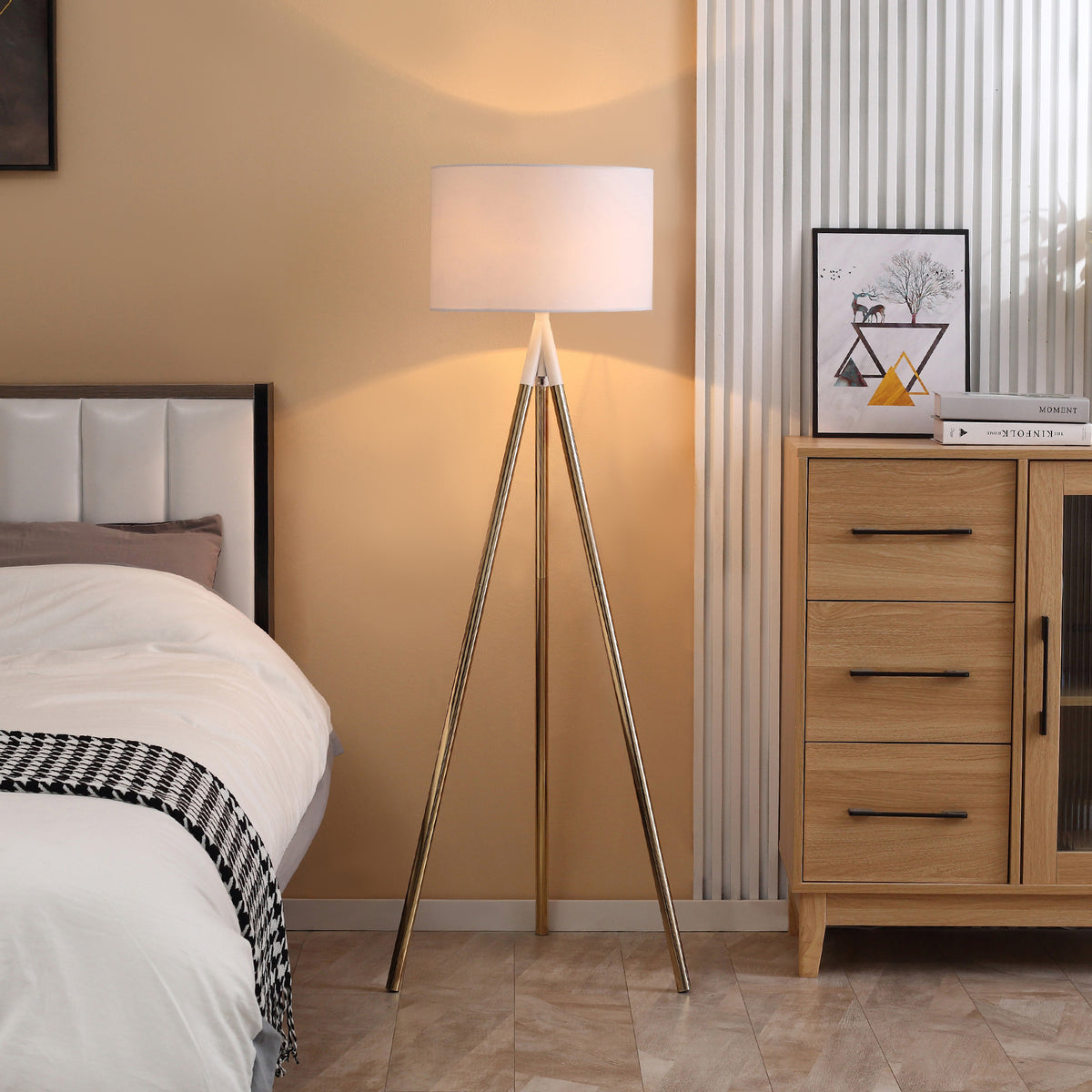 Candeeiro de Pé com Tripé de Metal Suporte para Lâmpadas E27 Máx. 40W Ecrã de Tecido e Interruptor de Pé Candeeiro de Pé Moderno para Sala de Estar Dormitório Ø53x144cm Branco e Dourado — foto 2