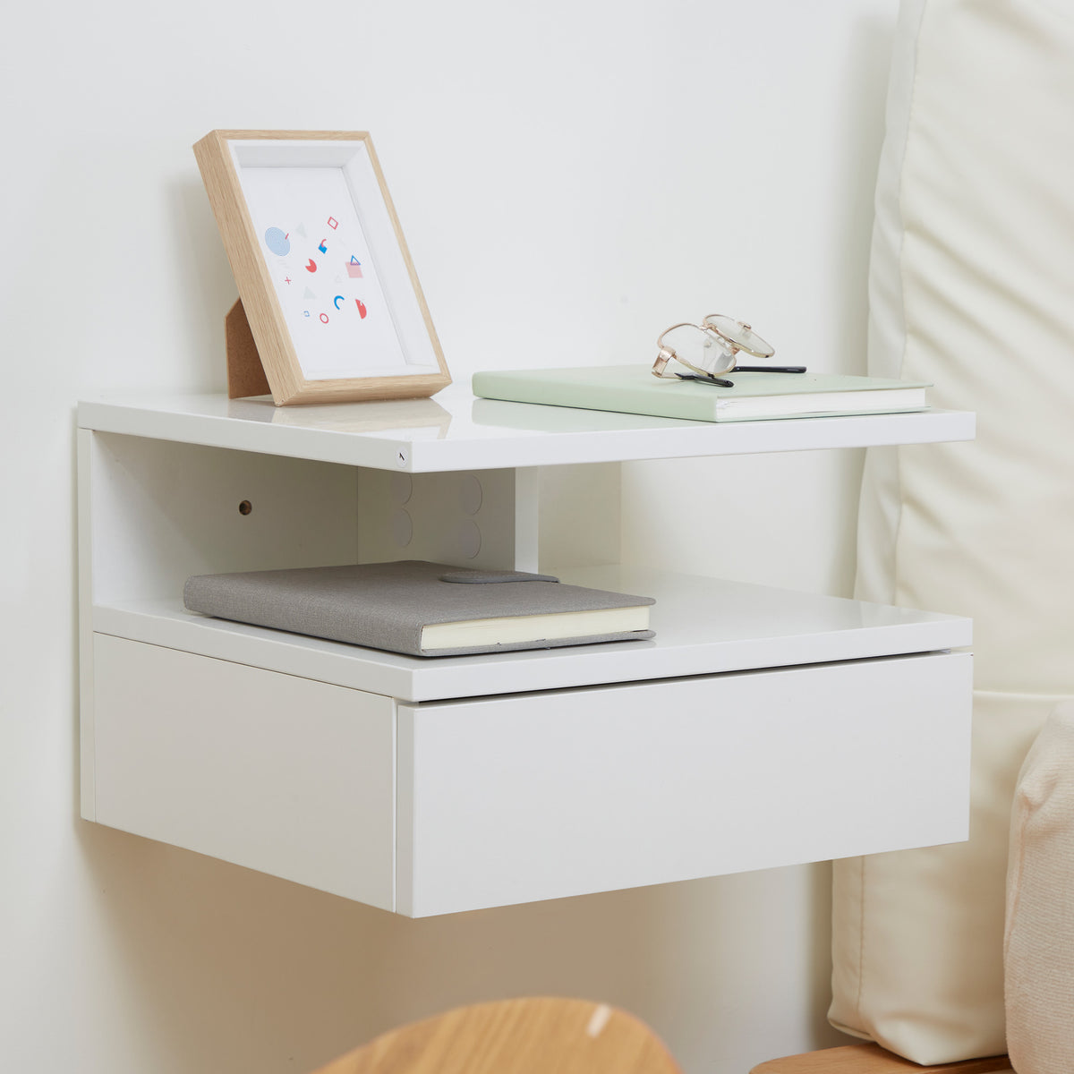 Conjunto de 2 Mesas de Cabeceira Flutuantes, Mesas de Cabeceira com Gaveta e Prateleira Aberta, Design Moderno, Ideal para Quarto e Sala de Estar, 35x32x22,5 cm, Branco Brilhante — foto 6