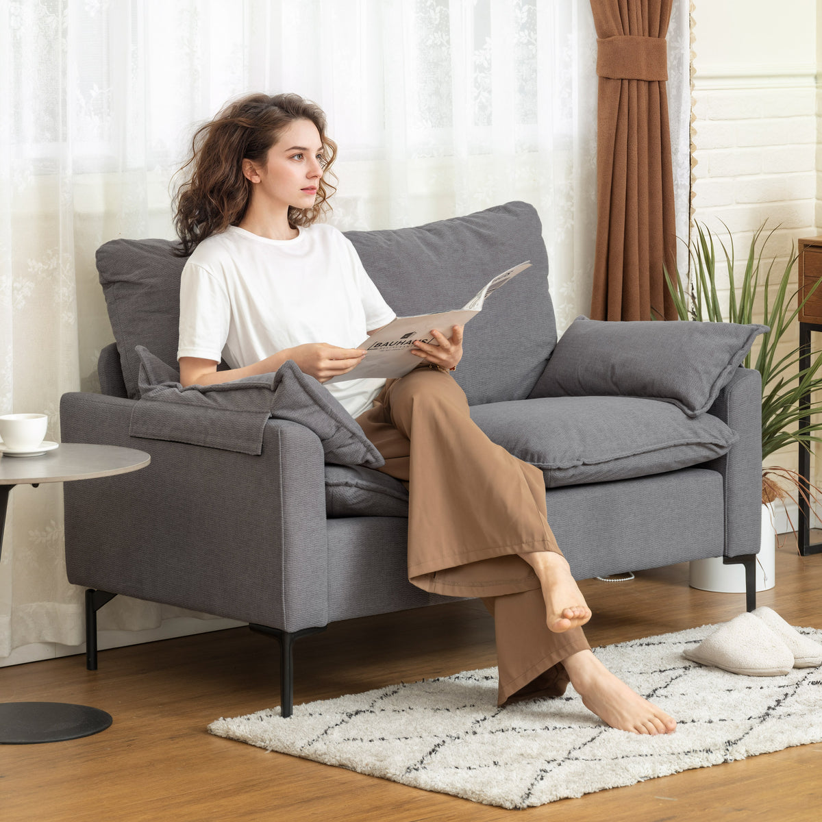 Sofá de 2 Lugares Revestido em Veludo Sofá Moderno com Pés de Metal Apoios de Braços Acolchoados para Sala Quarto Escritório 130x77x84 cm Cinza — foto 2