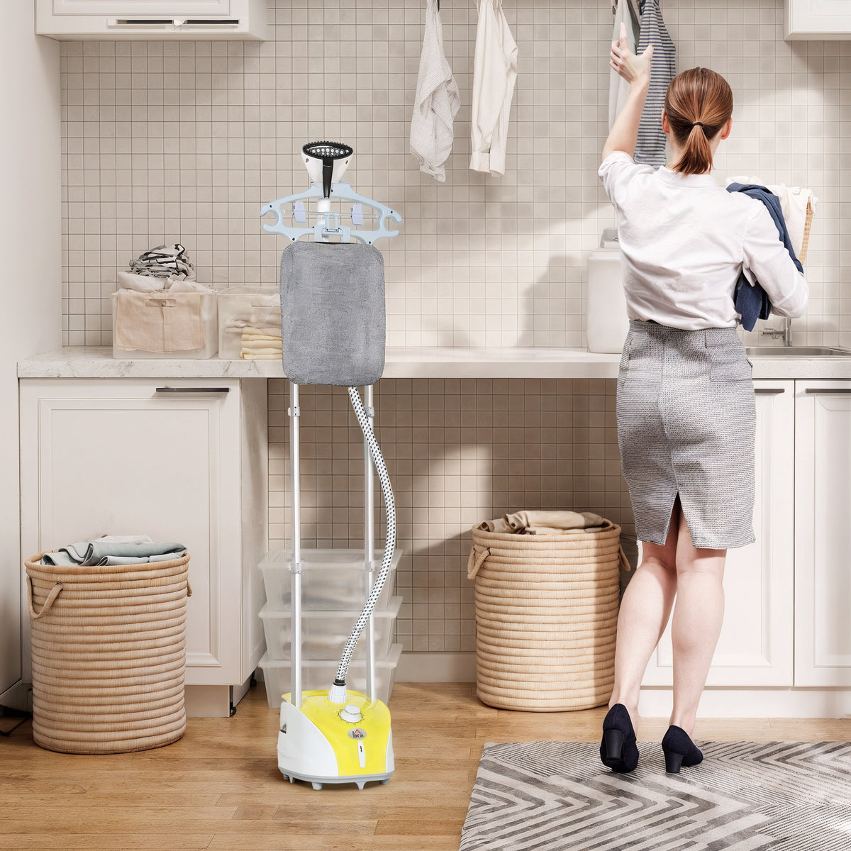 Ferro de Engomar a Vapor para Roupa 1800W Temperatura Ajustável em 11 Níveis Ferro de Engomar Vertical com Barra Dupla Depósito de 2 L Aquecimento em 38s 35x25x47-118,5 cm Amarelo — foto 2