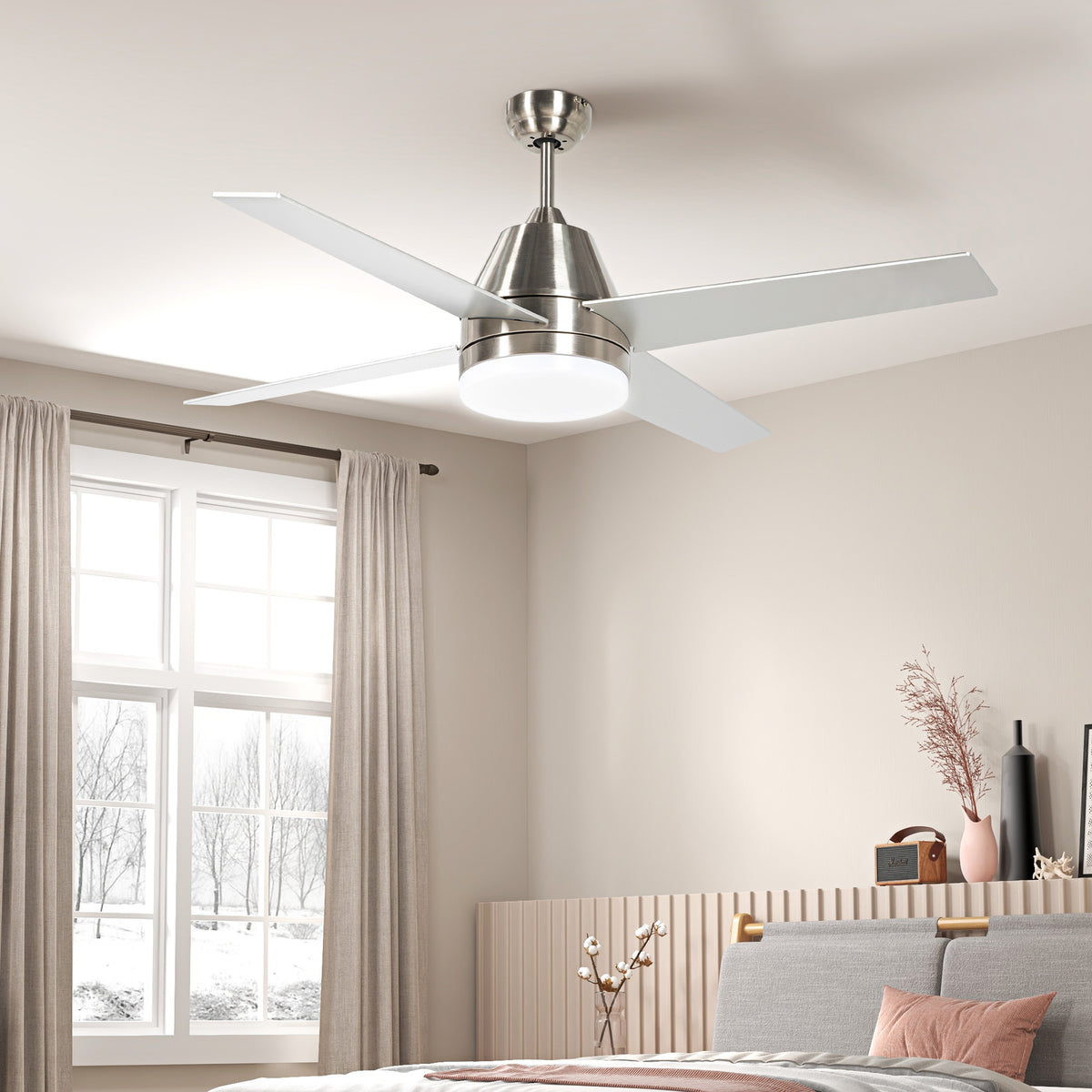 Ventoinha de Teto com Luz 46W Ø129 cm Motor DC Ventoinha de Teto Silencioso com 4 Lâminas Reversíveis Controlo Remoto 6 Velocidades e Temporizador para Quarto Sala Prata — foto 2