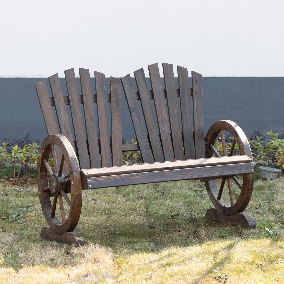 Banco de jardim de madeira de 2 lugares com apoio de braços em forma de roda para varanda 108x66x95 cm marrom rústico — foto 2