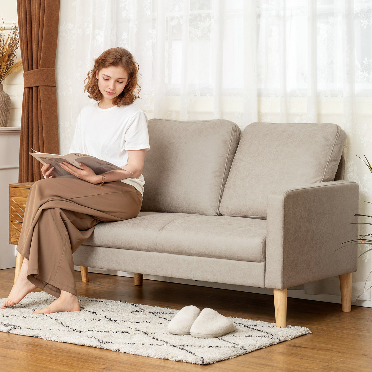 Sofá de 2 Lugares Estofado em Microfibra Sofá Moderno com Pés de Madeira Apoio de Braços para Sala Quarto Escritório Sala de Estar 130x78x85 cm Creme — foto 2