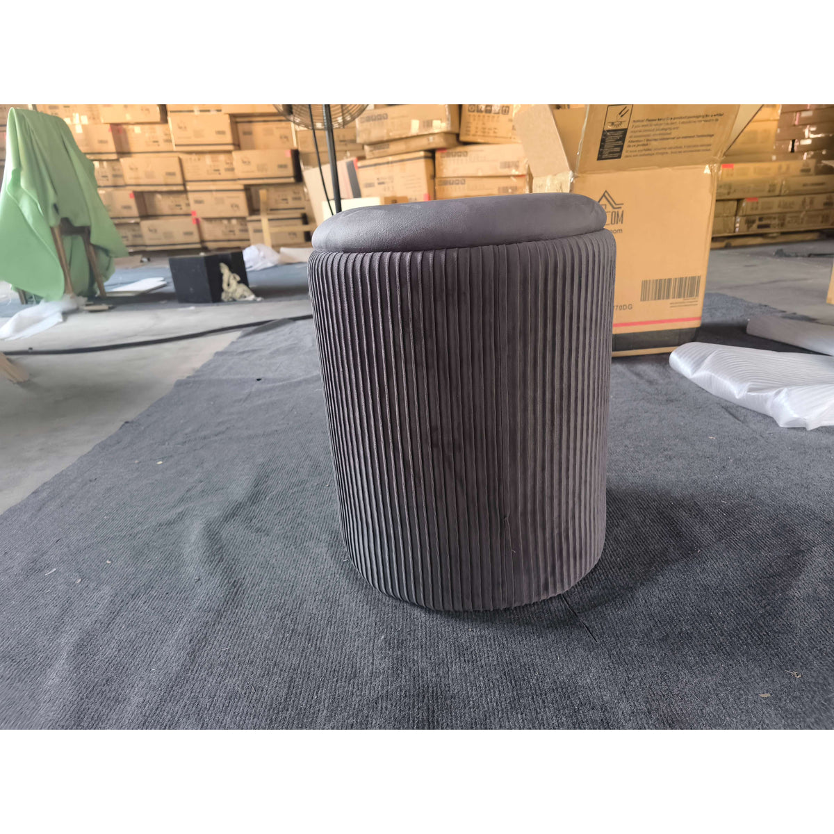 Puff Redondo em Veludo com Armazenamento Puff Estofado Apoio de Pé com Tampa 45 cm Cinza — foto 2
