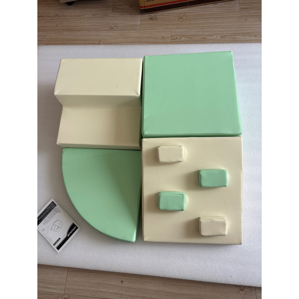 Conjunto de 4 Blocos Macios para Crianças 1-3 Anos em Pele PU e EPE, Verde Claro e Bege — foto 1