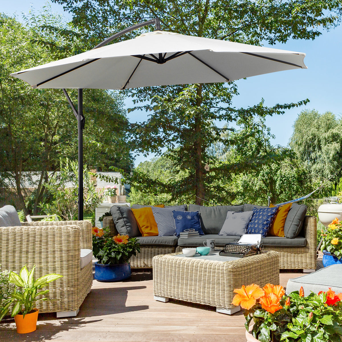 Chapéu de Sol de Jardim Ø295x245 cm Chapéu de Sol Excêntrico Inclinável com Manivela Base Cruzada Suporte de Aço e Proteção Solar para Terraço Exterior Creme — foto 2