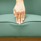 Poltrona Sala de Estar Poltrona Nórdica Poltrona Estofada em PU com Apoio para os Braços e Estrutura de Madeira de Borracha para Dormitório Carga 120 kg 73x70x80 cm Verde — foto 8