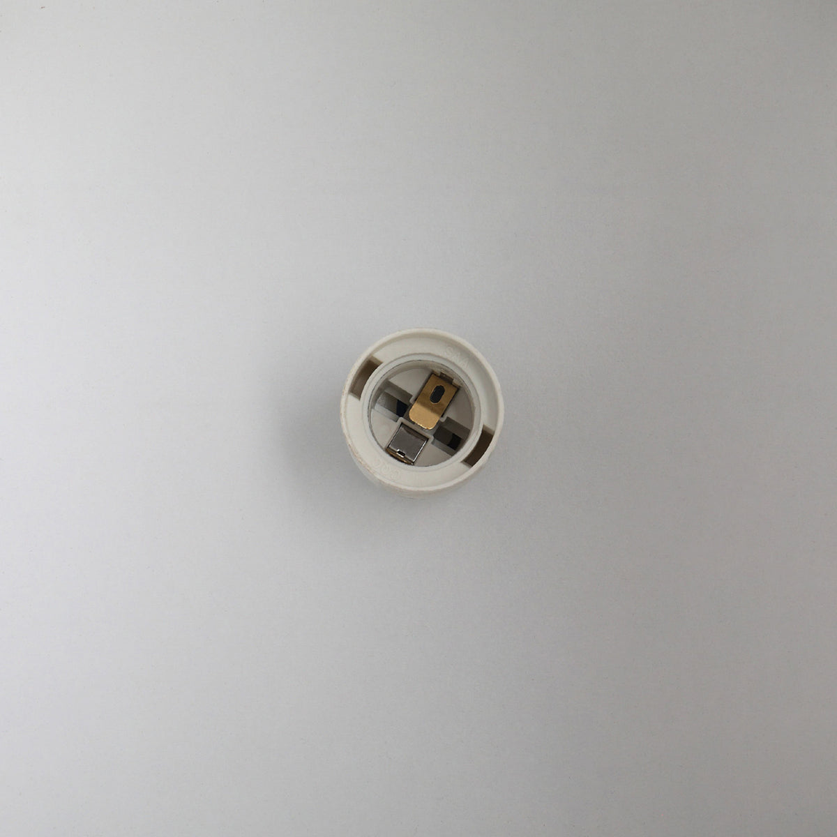Candeeiro de Pé de Madeira com 3 Prateleiras De Armazenamento para Lâmpada E27 Potência Máx. 40W Candeeiro Moderno para Sala de Estar Dormitório 26x26x160cm Branco — foto 8