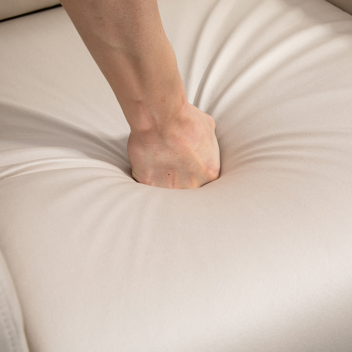 Poltrona de Massagem Poltrona Relax Elétrica com 4 Modos de Vibração Reclinação 145° Estofada em Microfibra Controlo Remoto Mesa 2 Bolsos Laterais e Suporte para Copos 77x93x105cm Bege — foto 9