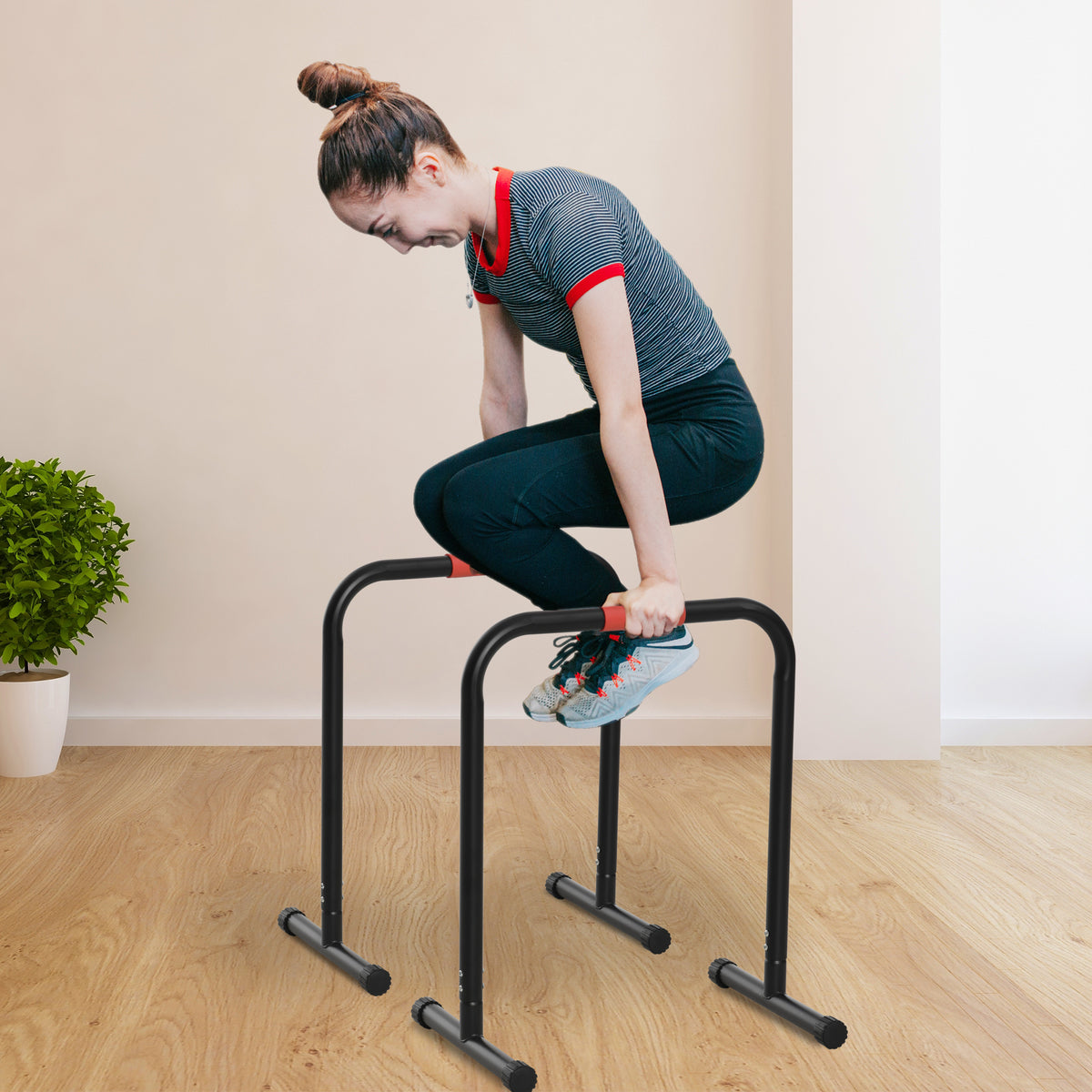 Suporte de treino de barras paralelas com alça extra larga para flexões inclinadas para construção muscular. Calistênicos. 63x41x73 cm Preto — foto 2