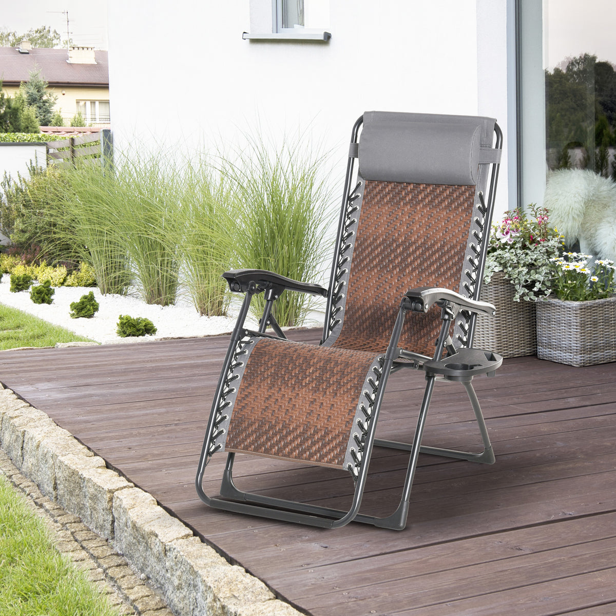 Espreguiçadeira dobrável de vime com encosto ajustável Apoio de cabeça removível Suporte para copos e telefone para Jardim Terraço 65x70x110 cm marrom — foto 2