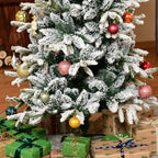 Árvore de Natal Ø95x210cm Neve Artificial com 784 Pontas de Ramos Ignífugos e Suporte de Aço Decoração de Natal para Interiores Verde e Branco — foto 9