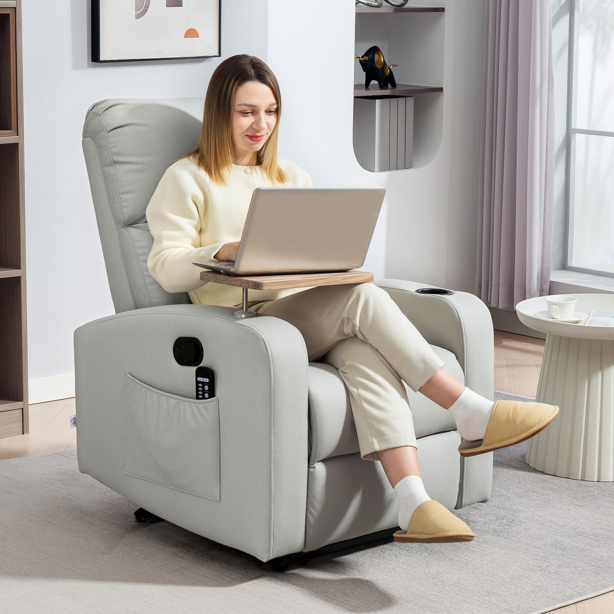 Poltrona de Massagem Poltrona Relax Elétrica com 4 Modos de Vibração Reclinação 145° Estofada em Microfibra Controlo Remoto Mesa 2 Bolsos Laterais e Suporte para Copos 77x93x105 cm Cinza — foto 2