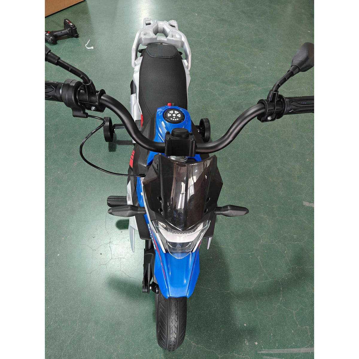 Moto Elétrica para Crianças 3-8 Anos 12V Licença BMW G310 GS, Bateria de Lítio, Rodinhas Removíveis, Azul — foto 2