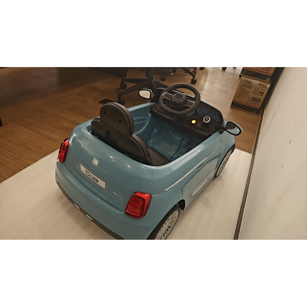 Carro Elétrico para Crianças 12V Fiat 500, Bateria de Lítio, 2 Motores, Controlo Remoto, 3-6 Anos, Azul — foto 2