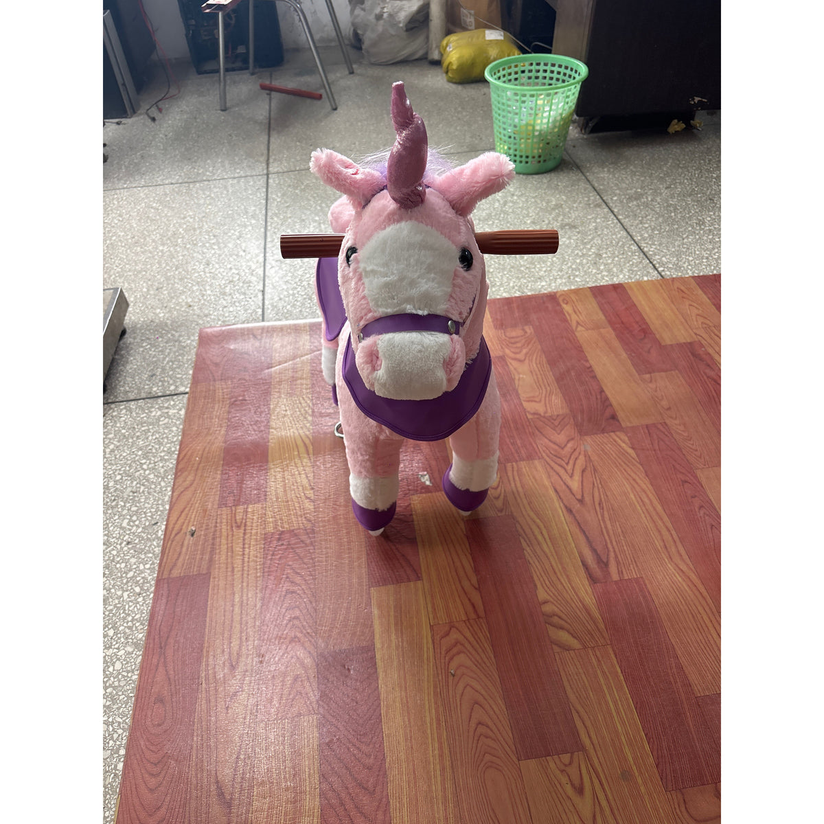 Cavalo para Crianças 2+ Anos com 4 Rodas e Relinchos, Cabeça Giratória, Design a Pedais, Capacidade 60 kg, Rosa — foto 1