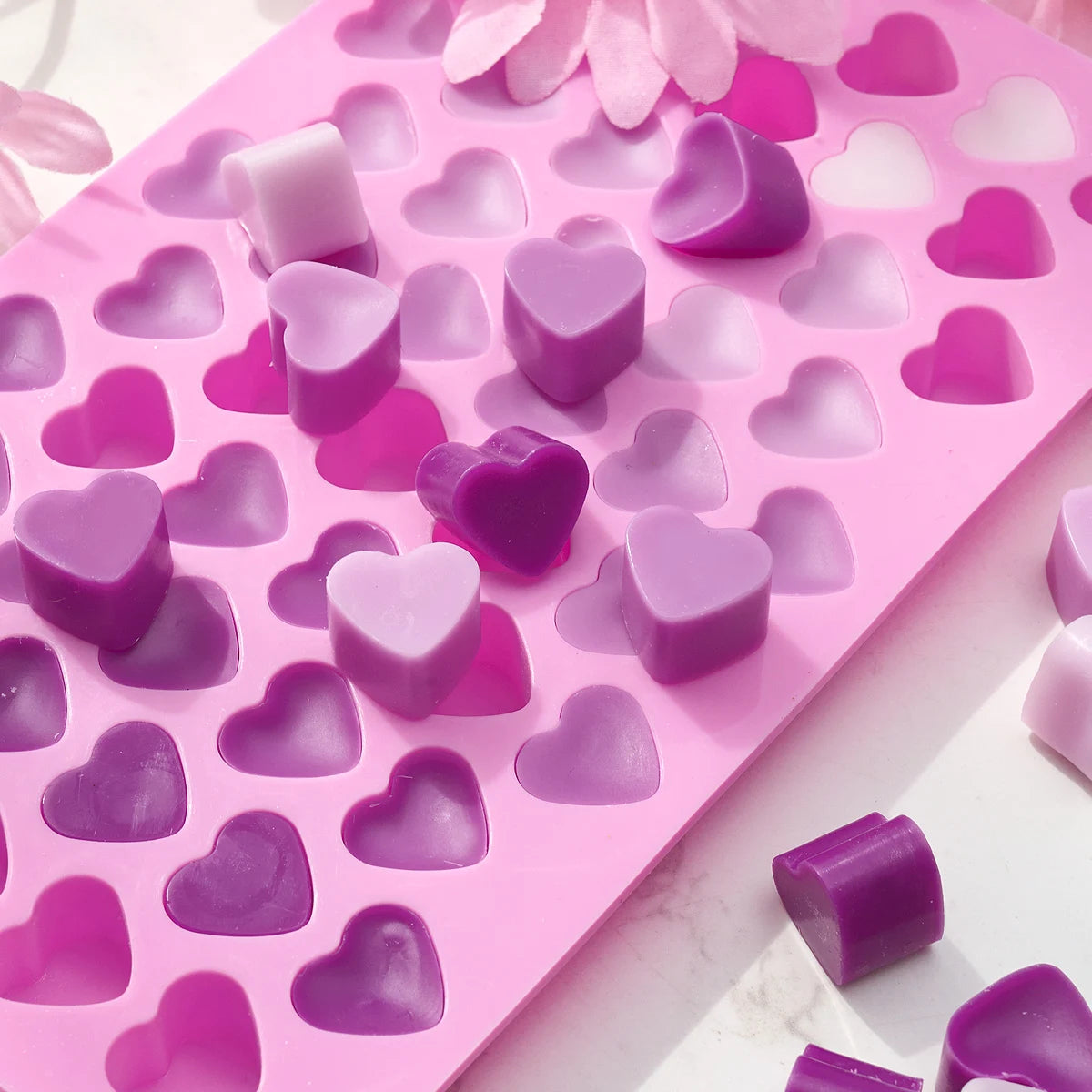 Molde de silicone para velas com 55 compartimentos em forma de coração — foto 1