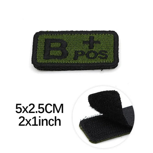 1 pçs remendos bordados tipo sangue positivo negativo táticas militares distintivo para mochila gancho & loop — foto 1