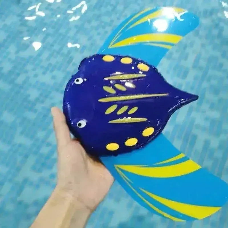 Raios de manta hidrodinâmicos imprensa para a frente das crianças bebê praia piscina salpicos de água jogar — foto 2
