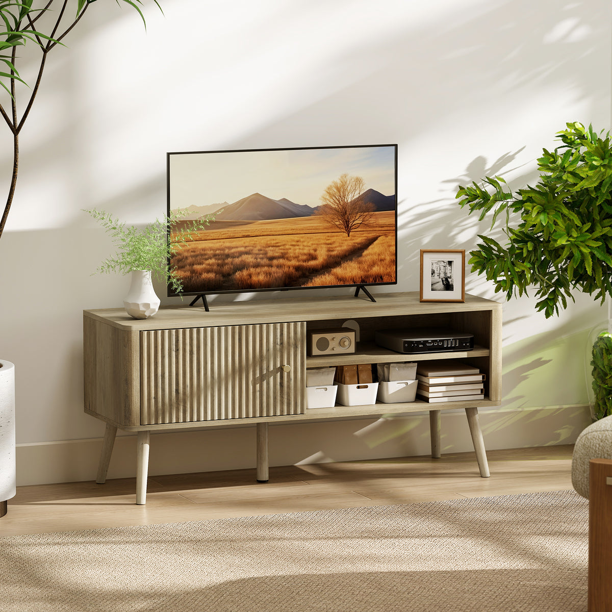 Móvel de TV Mesa de TV Móvel para Televisão até 55 Polegadas com Porta Acanalada Prateleira Ajustável Compartimentos Abertos e Orifício para Cabos para Sala de Estar 115x35x49 cm Carvalho — foto 2