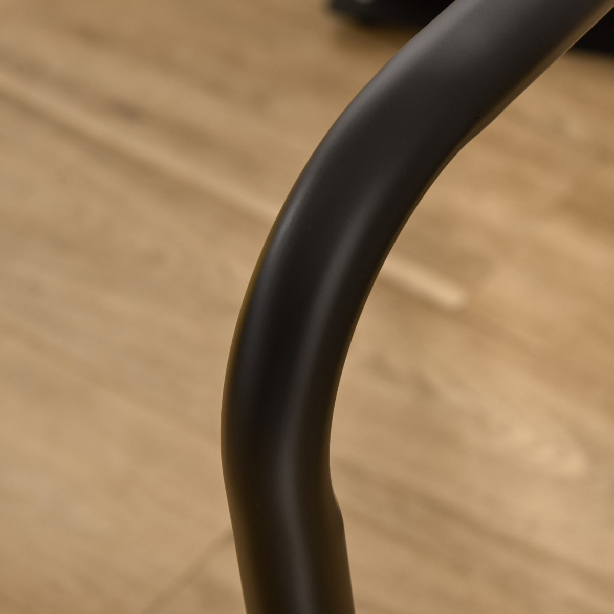 Suporte de treino de barras paralelas com alça extra larga para flexões inclinadas para construção muscular. Calistênicos. 63x41x73 cm Preto — foto 9