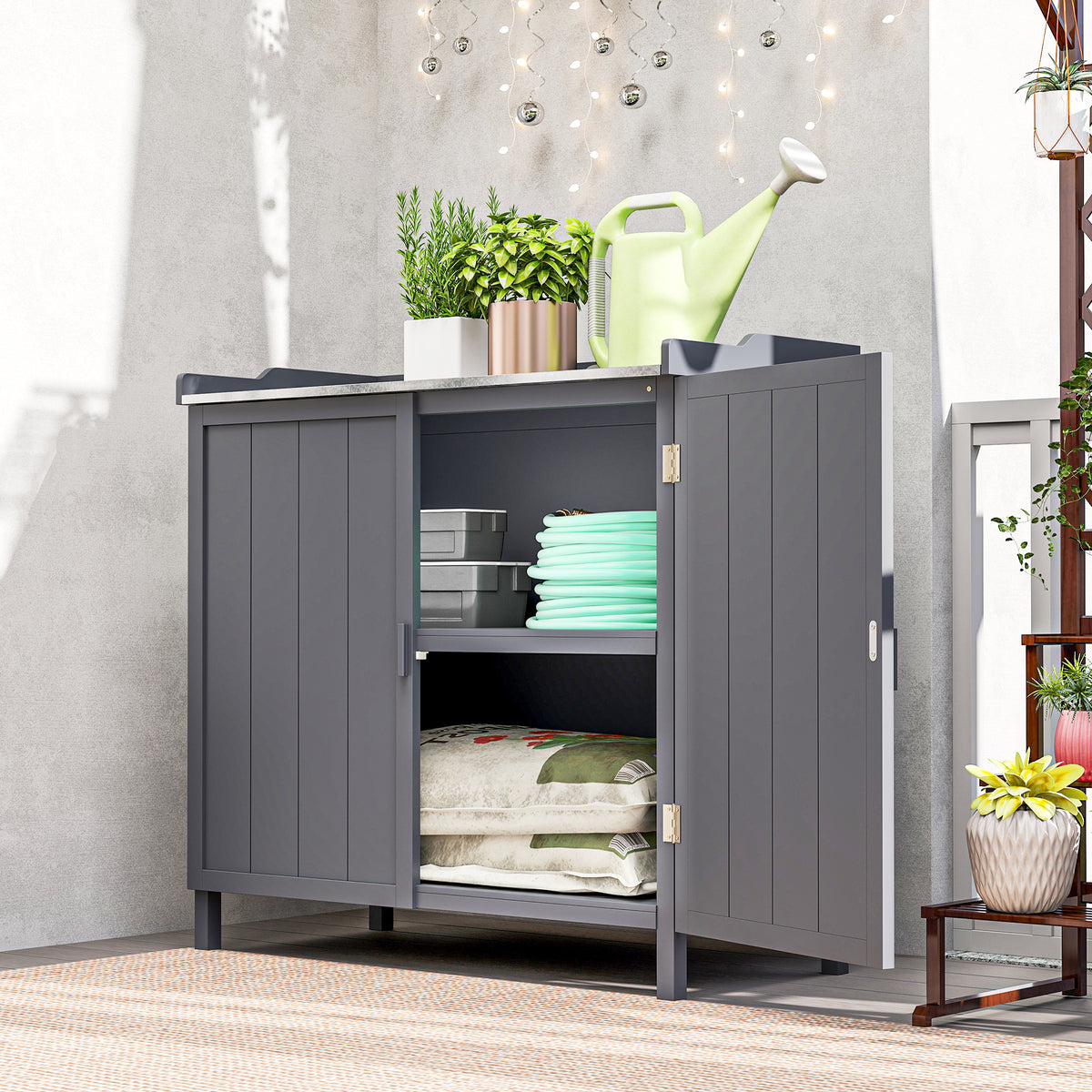 Armário de Jardim de Madeira com Mesa de Plantação Armário de Exterior com 2 Portas com Fechadura Magnética e 2 Prateleiras para Terraço Balcão 98x48x95,5cm Cinza — foto 2