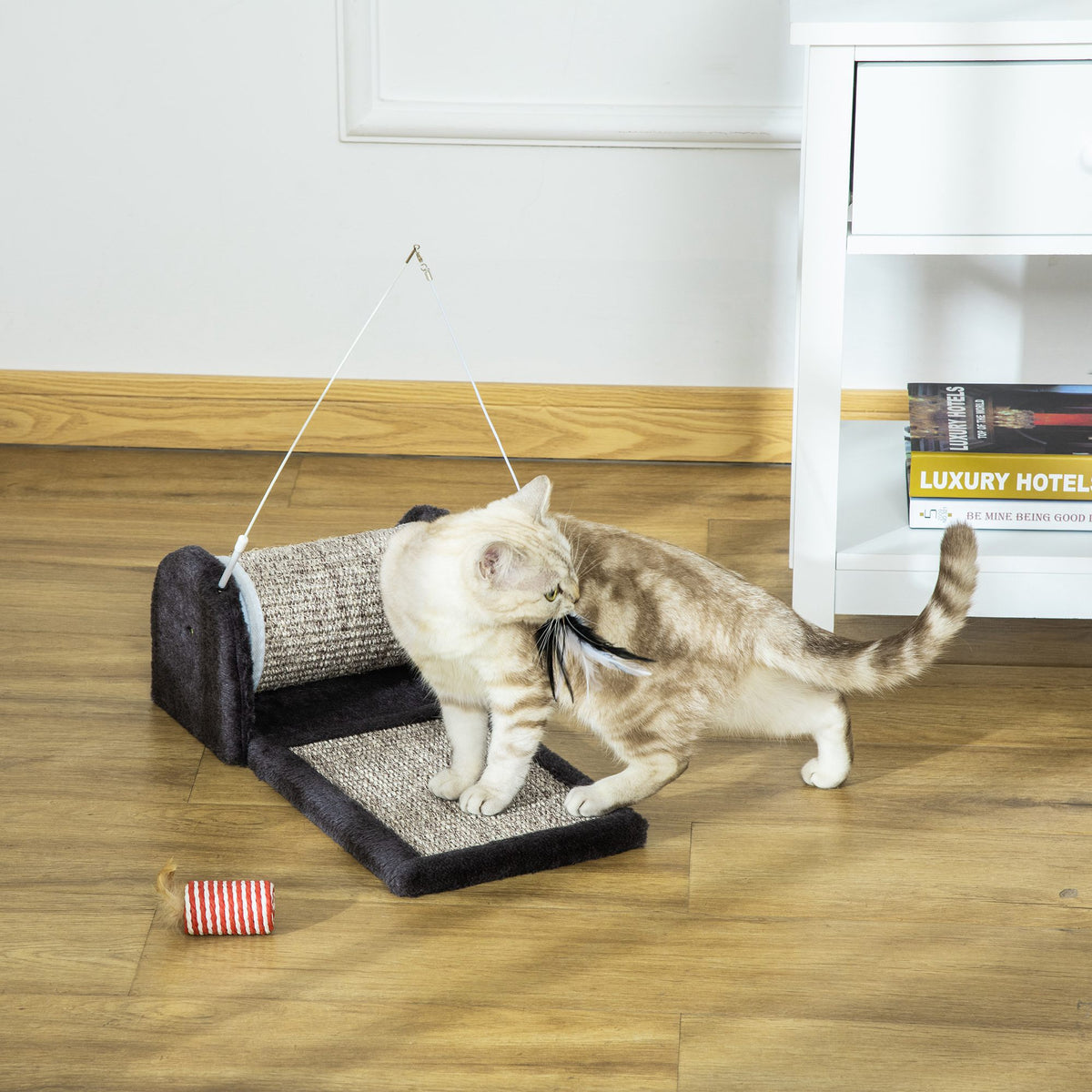 Arranhador para Gatos com Rolo Placa para Arranhar Revestidos de Sisal Natural e Brinquedo Suspenso Centro de Atividades para Animais de Estimação 44x24x16 cm Cinza — foto 2