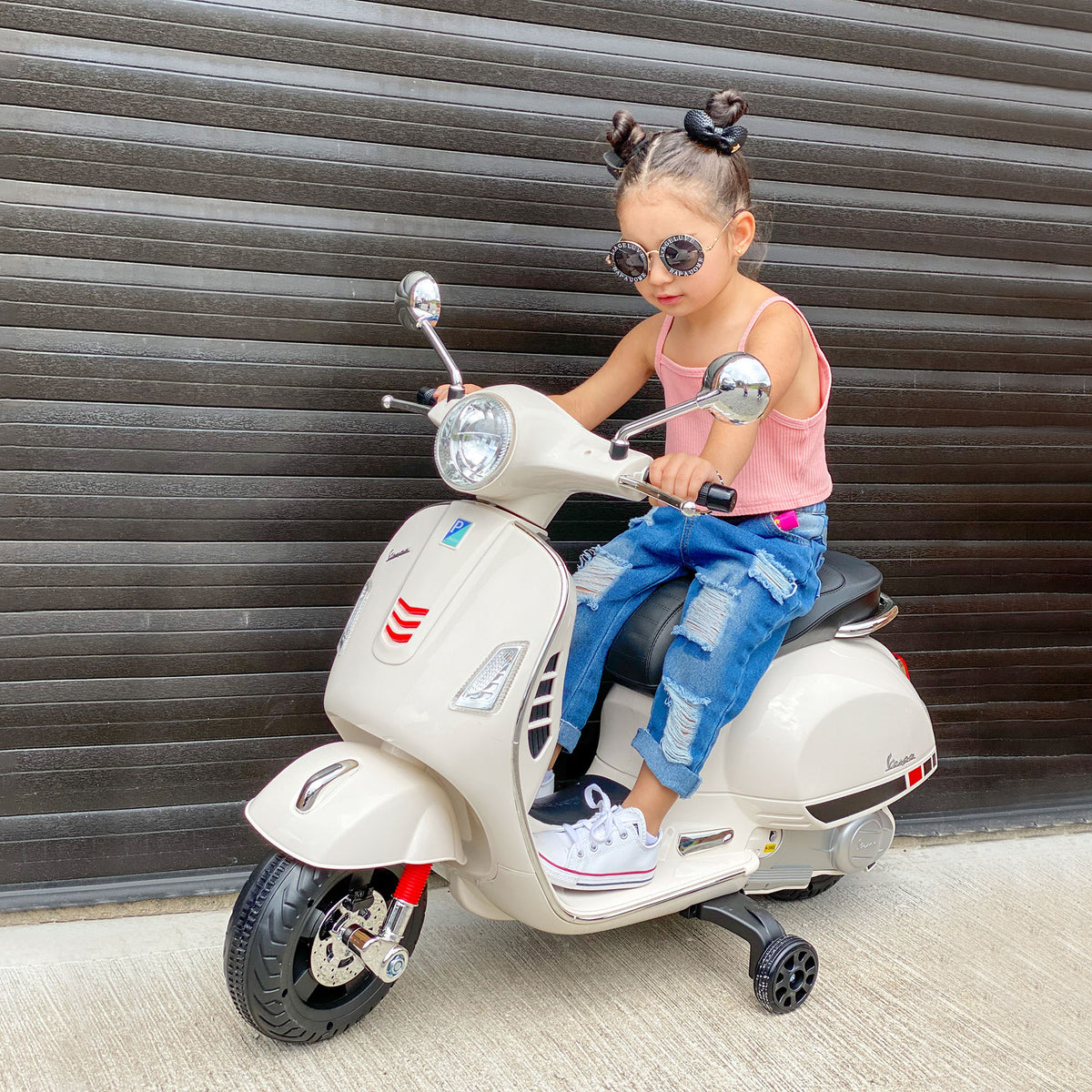 Mota Elétrica para Crianças de 3-6 Anos com Licença Vespa Moto a Bateria para Crianças com Música Velocidade 2-3 km/h e Buzina Carga 30 kg 102x50,5x75,5 cm Branco — foto 2
