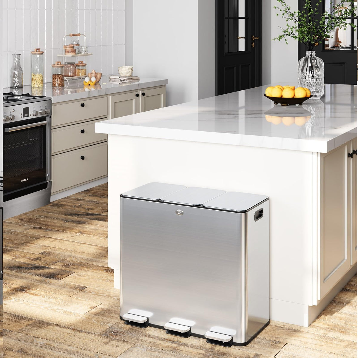 Balde do lixo retangular em aço inoxidável e plástico com pedal tampa fina e 3 compartimentos 60L para reciclagem prateado - 60 L — foto 1