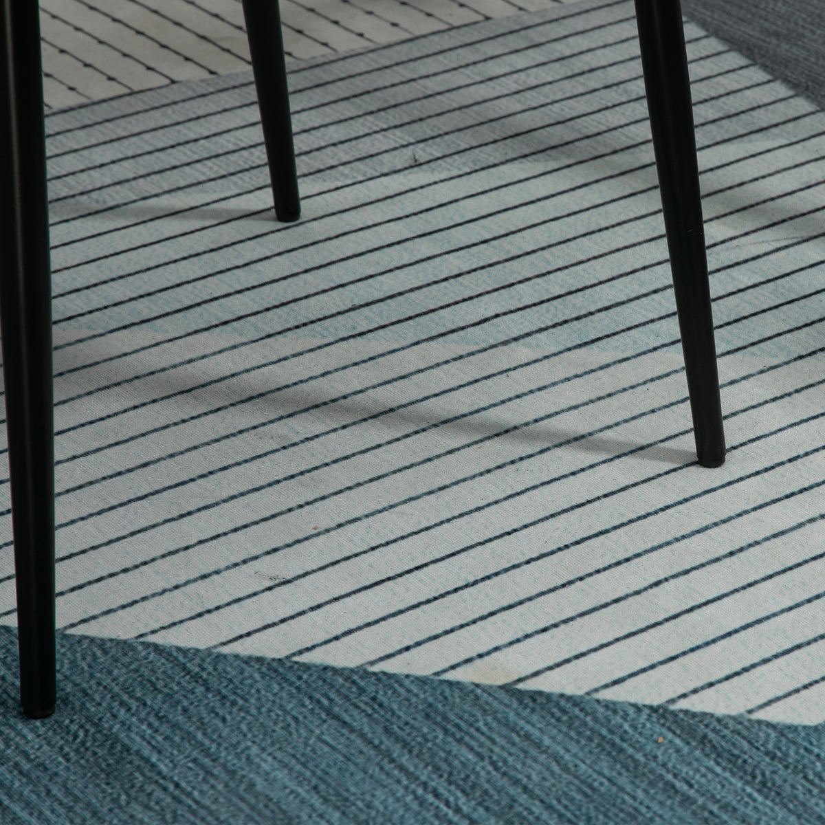 Conjunto de 2 Cadeiras de Sala de Jantar Estofadas em Linho Cadeiras de Cozinha com Encosto Apoio para os Braços e Pés de Metal 59,5x56,5x81 cm Azul — foto 7