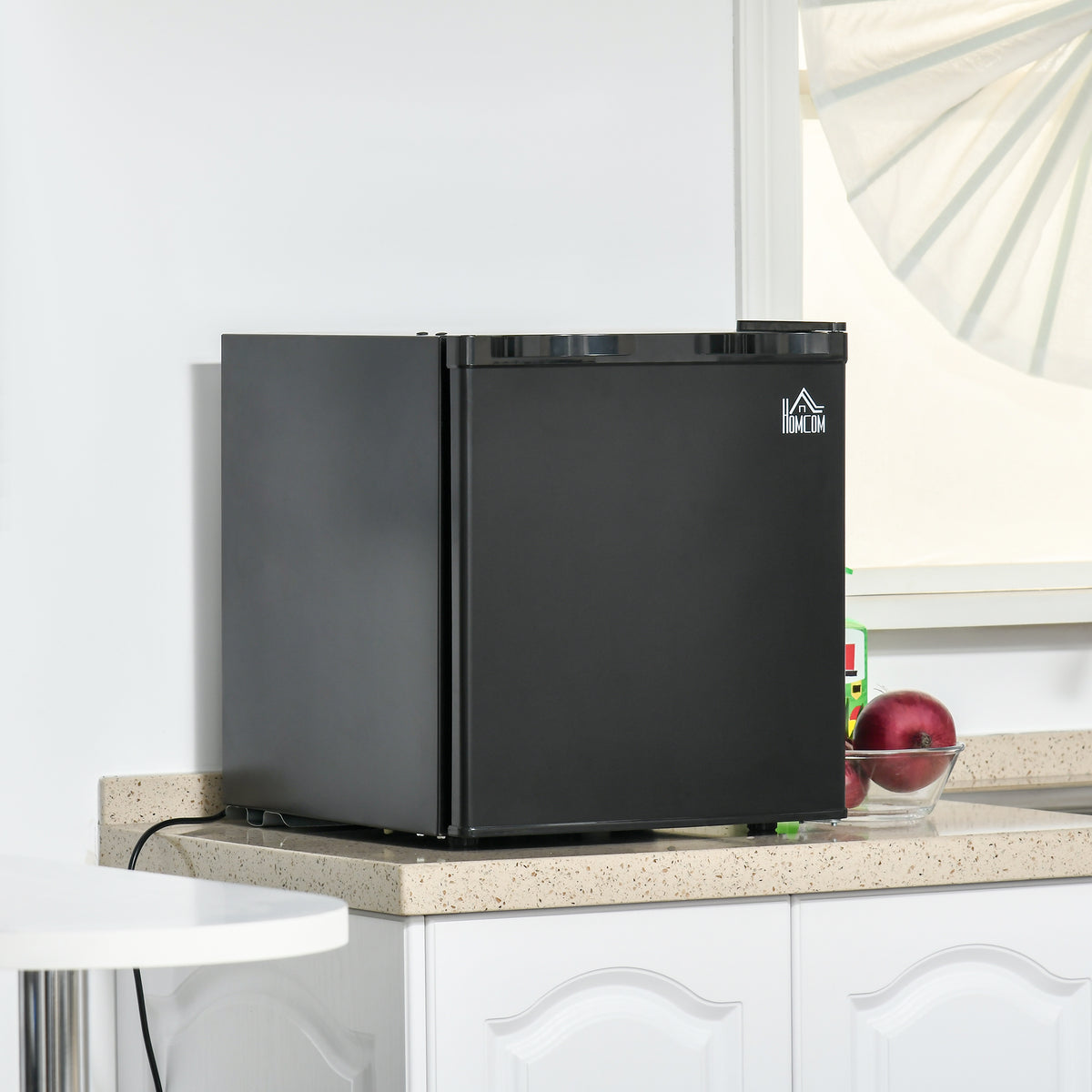 Frigorífico Elétrico Pequeno 46L de Capacidade Frigorífico com Prateleira Ajustável Compartimento Congelador e Porta Reversível Baixo Consumo 44,5x46,5x49,8cm Preto — foto 2