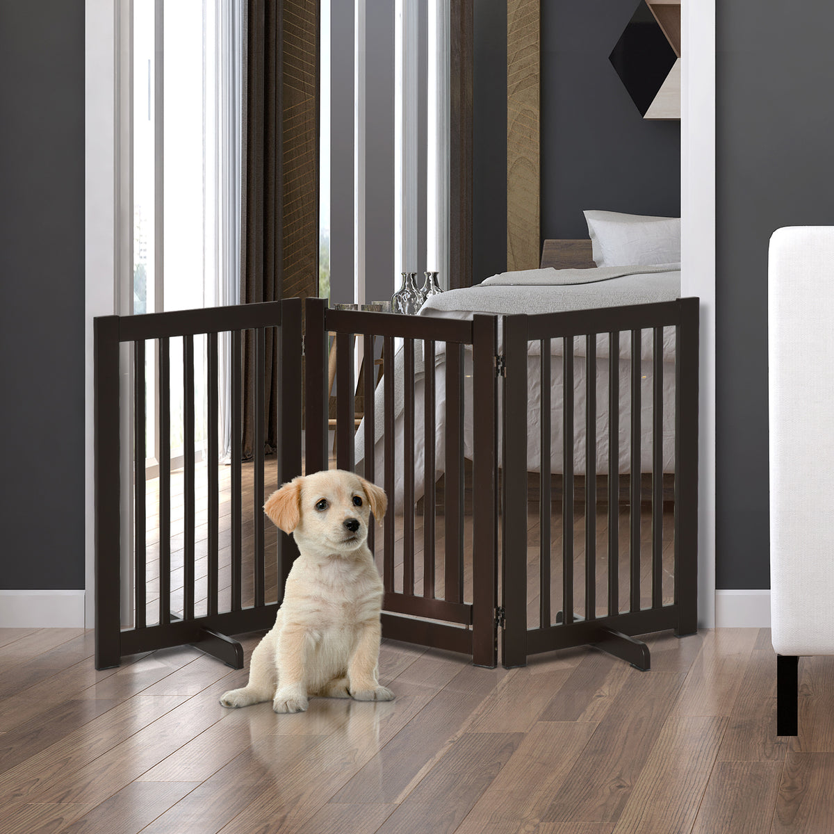Barreira para Cães de Madeira Barreira para Animais de Estimação Dobrável de 3 Painéis com 1 Porta e Pés de Apoio para Corredor Escada 155x35,5x76 cm Marrom Escuro — foto 2
