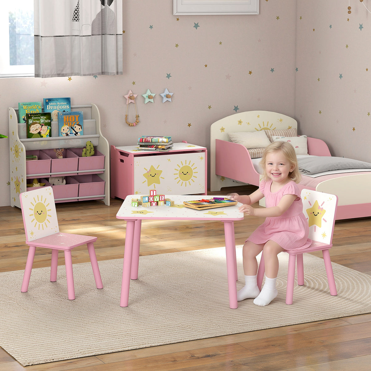 Mesa e Cadeiras para Crianças de 3 Peças Mesa Infantil com 2 Cadeiras em Madeira Conjunto de Móveis com Desenhos de Estrelas e Sol para Crianças Acima de 3 Anos para Quarto Sala de Jogos Rosa — foto 2