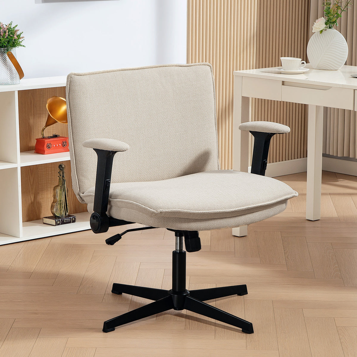Cadeira de Escritório Cadeira de Secretária com Apoios de Braço Rebatíveis Assento Largo sem Rodas Altura Ajustável Giratória Função Basculante e Estofada em Linho 76x70x85-97 cm Creme — foto 2