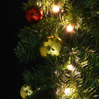Grinalda de Natal decorada com enfeites e luzes LED 10 m — foto 6