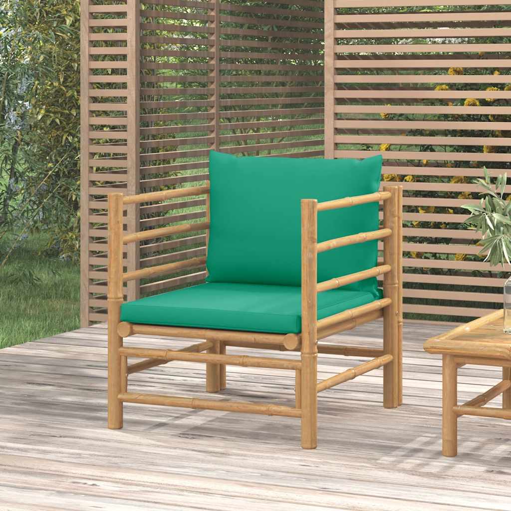 Sofá de jardim bambu com almofadões verdes — foto 1