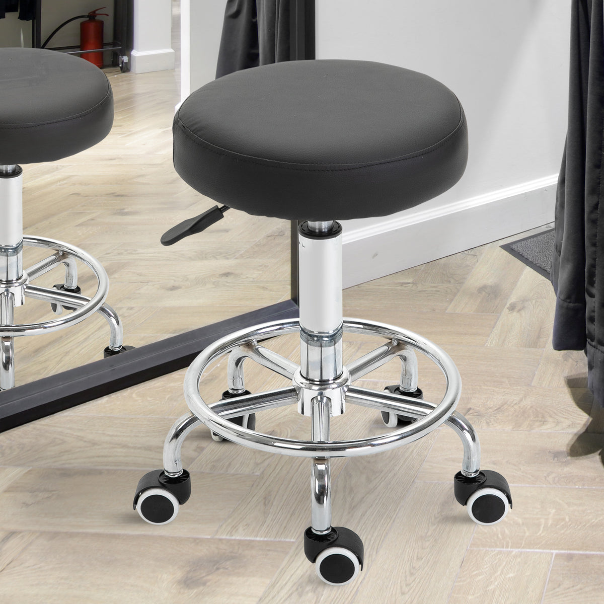 Banqueta com rodízios, banqueta de massagem com altura regulável 50-64 cm e assento acolchoado, giratória 360°, preto — imagem 3