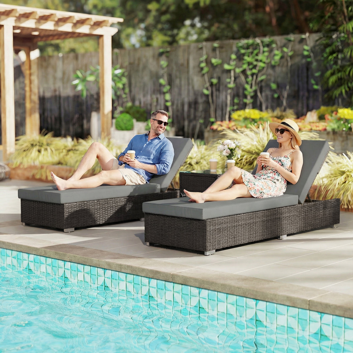 Conjunto 2 Espreguiçadeiras de Jardim em Rattan com Mesa Lateral e Encosto Regulável 184x60x22 cm Cinza Escuro — imagem 3